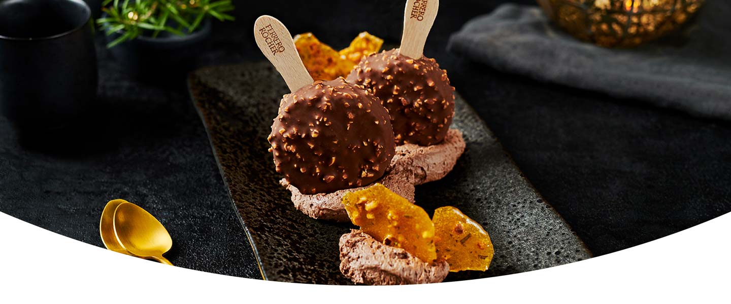 Bild von Ferrero Rocher Eis Classic mit Rosmarin-Krokant und Schokomousse