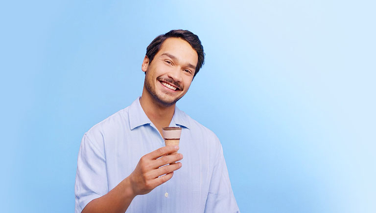 Mann mit kinder bueno Eis