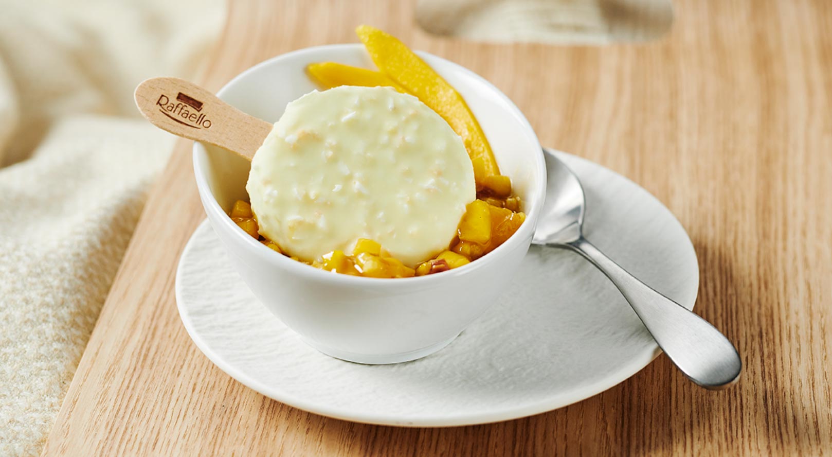 Raffaello Eis mit Mango-Chutney